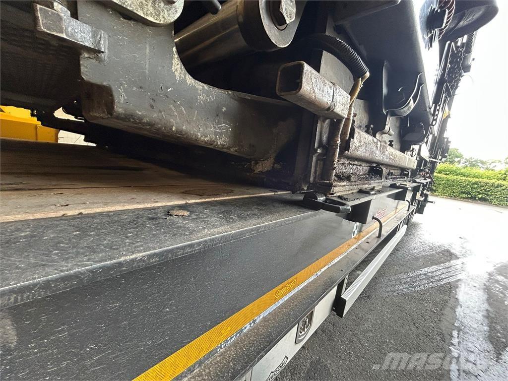  P7820C P7820C Espalhadoras de asfalto