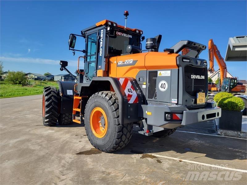 Develon DL220-7 Carregadeiras de rodas