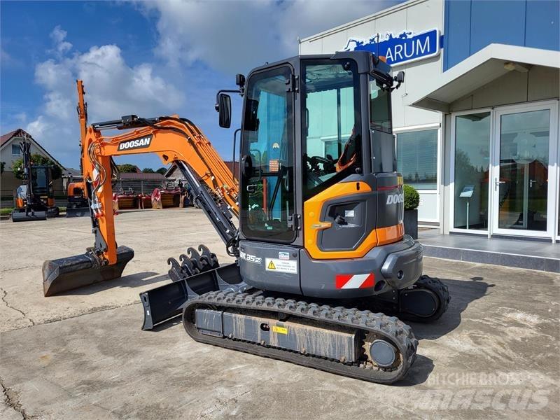 Develon DX35z-7 Miniescavadeiras