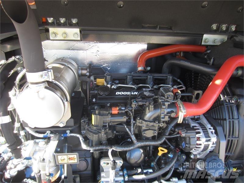 Develon DX57W-7 Miniescavadeiras
