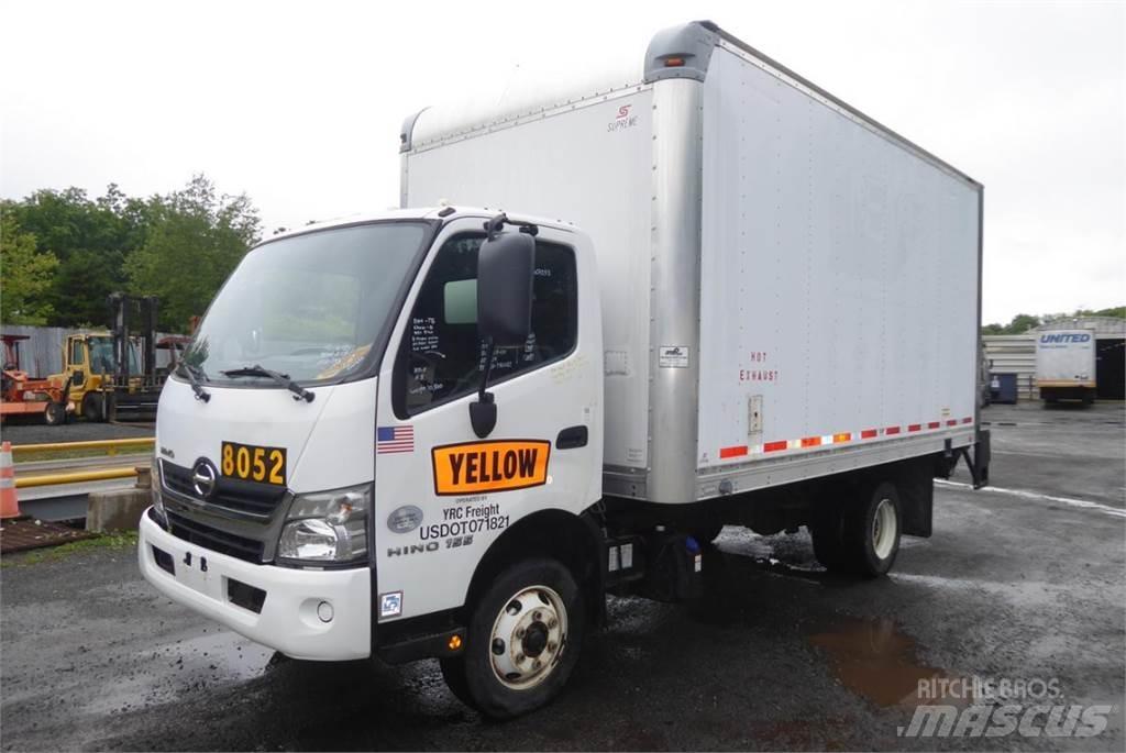 Hino 155 Caminhões de caixa fechada