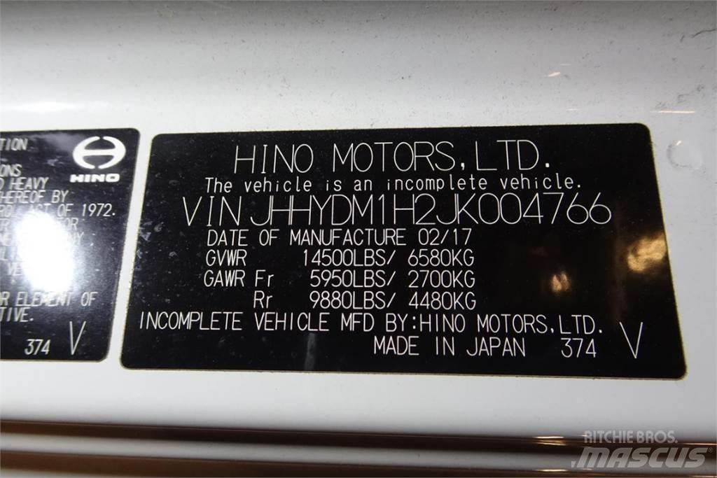 Hino 155 Caminhões de caixa fechada