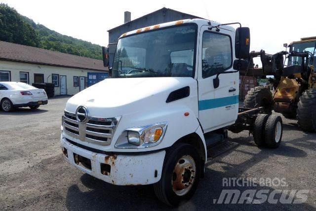 Hino NB165 Camiões de chassis e cabine