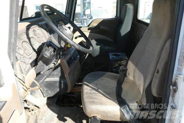 Mack CV713 Camiões de chassis e cabine