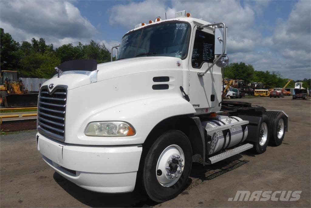 Mack CX613 Camiões de chassis e cabine