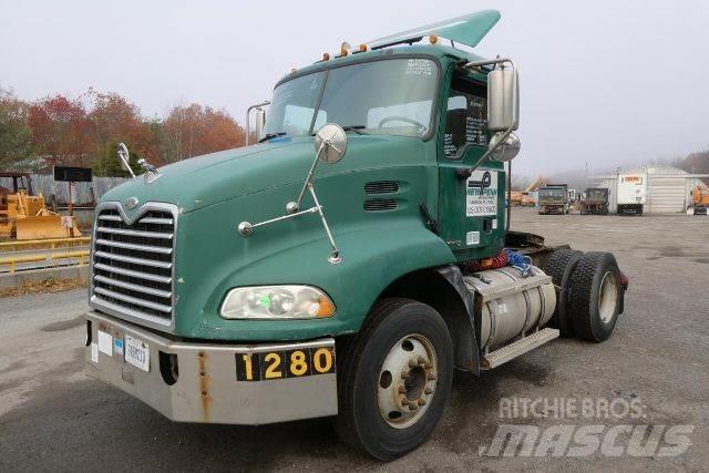 Mack CXN612 Camiões de chassis e cabine