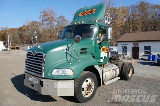 Mack CXN612 Camiões de chassis e cabine