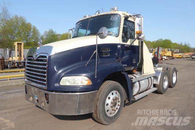 Mack CXN613 Camiões de chassis e cabine