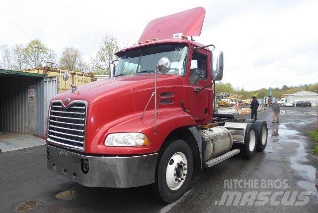 Mack CXN613 Camiões de chassis e cabine
