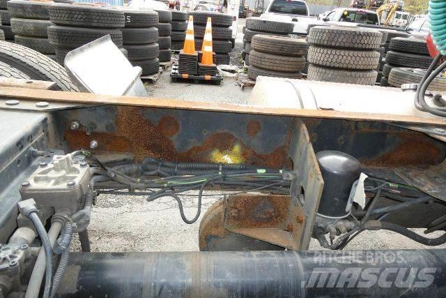 Mack CXN613 Camiões de chassis e cabine