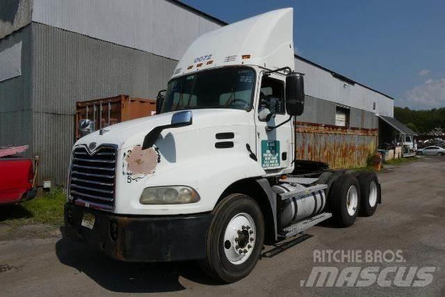 Mack CXN613 Camiões de chassis e cabine
