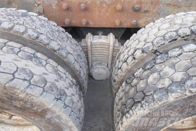 Mack MR688S Camiões de chassis e cabine