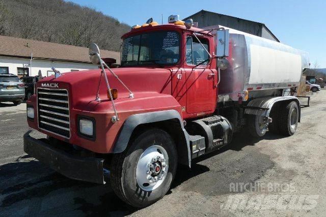 Mack RD690P Camiões-cisterna