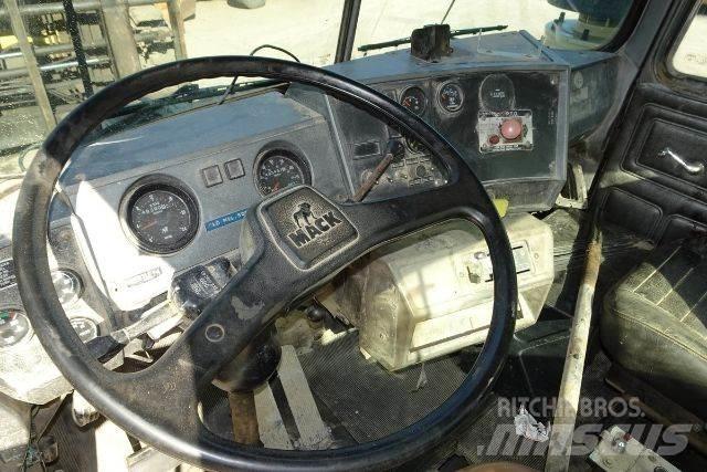 Mack RD690S Cabines e interior