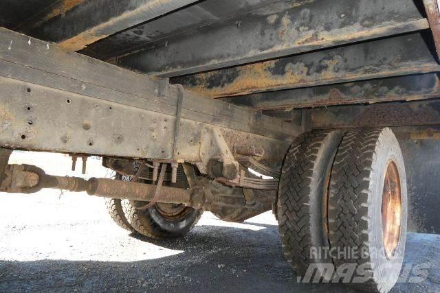 UD 1100 Caminhões de caixa fechada