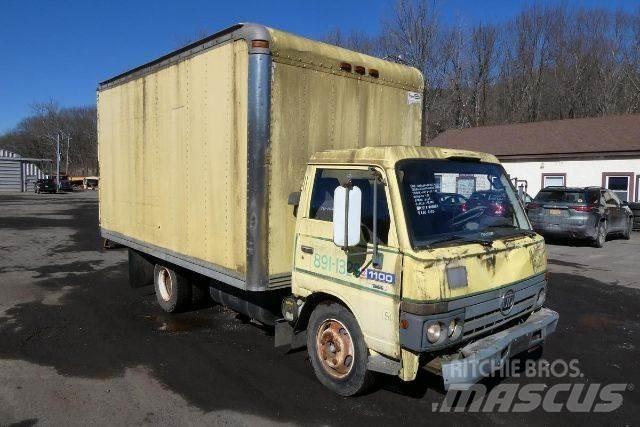 UD 1100 Caminhões de caixa fechada