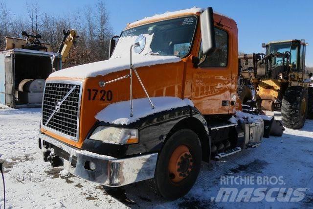 Volvo VNM42T Camiões de chassis e cabine