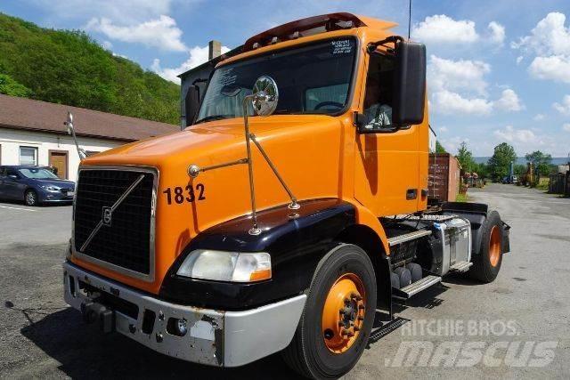 Volvo VNM42T Camiões de chassis e cabine