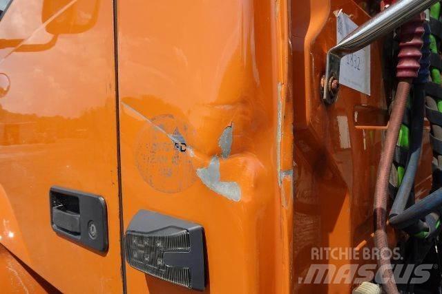 Volvo VNM42T Camiões de chassis e cabine