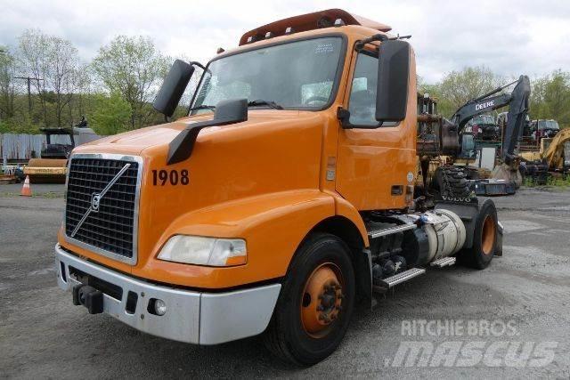 Volvo VNM42T Camiões de chassis e cabine