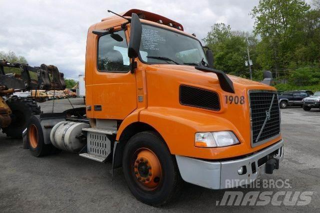 Volvo VNM42T Camiões de chassis e cabine