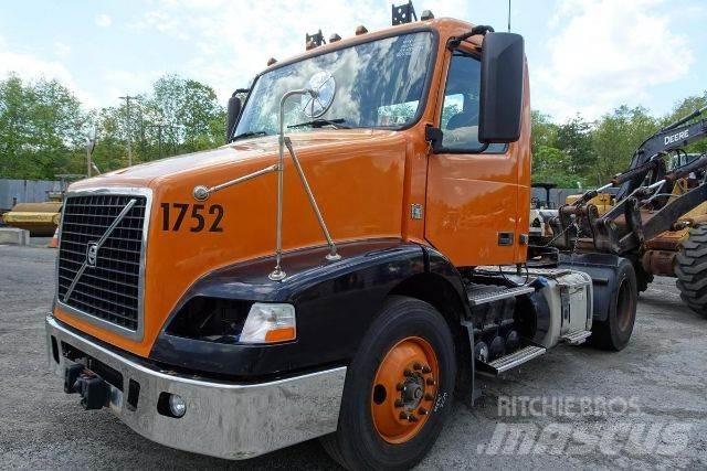 Volvo VNM42T Camiões de chassis e cabine