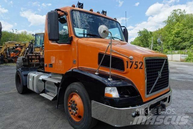 Volvo VNM42T Camiões de chassis e cabine