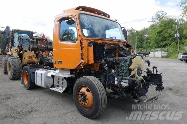 Volvo VNM42T Camiões de chassis e cabine