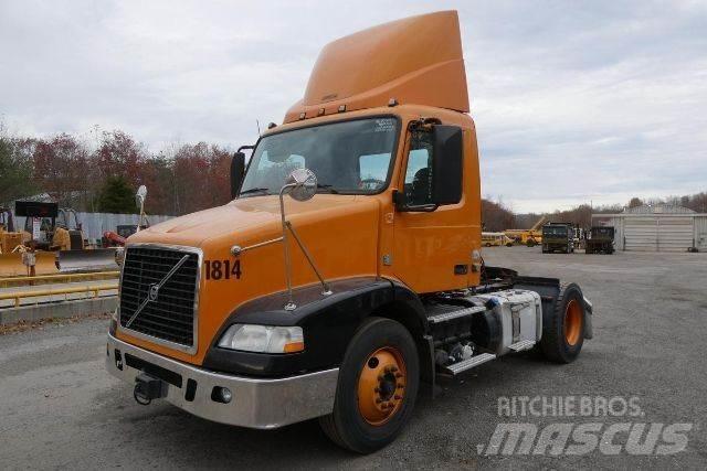 Volvo VNM42T Camiões de chassis e cabine