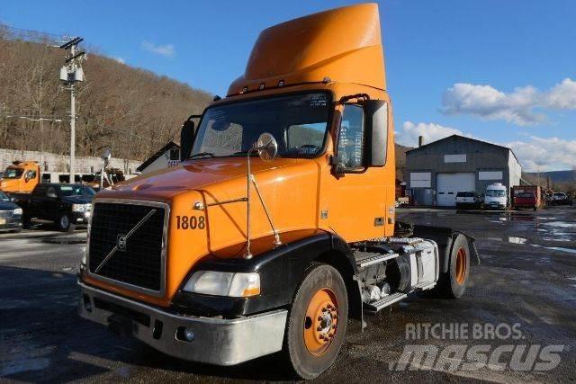 Volvo VNM42T Camiões de chassis e cabine