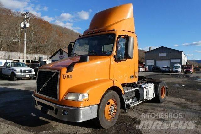 Volvo VNM42T Camiões de chassis e cabine