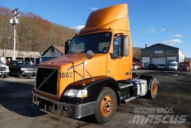 Volvo VNM42T Camiões de chassis e cabine