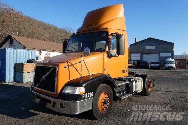 Volvo VNM42T Camiões de chassis e cabine