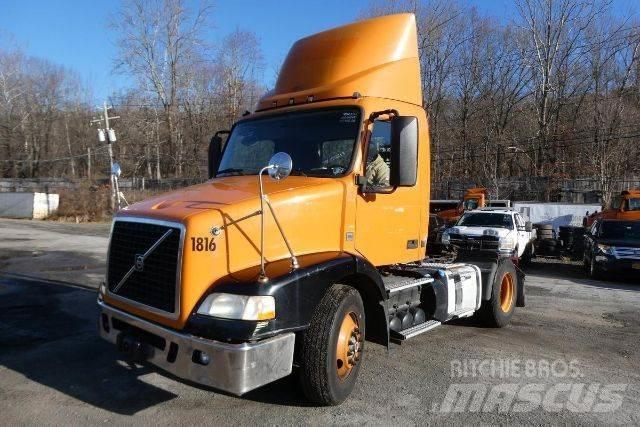 Volvo VNM42T Camiões de chassis e cabine