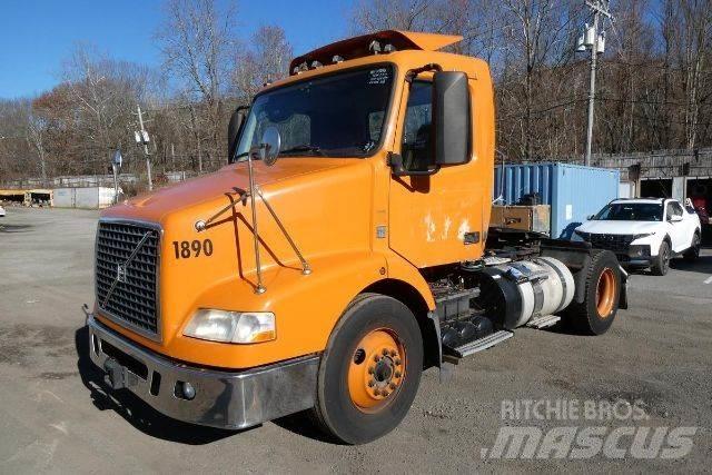 Volvo VNM42T Camiões de chassis e cabine