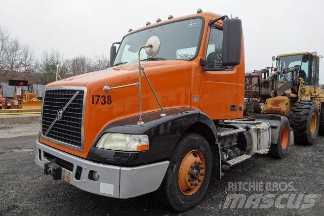 Volvo VNM42T Camiões de chassis e cabine
