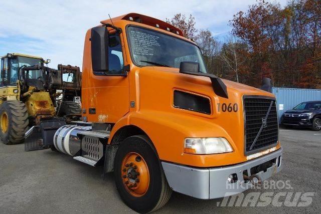 Volvo VNM42T Camiões de chassis e cabine