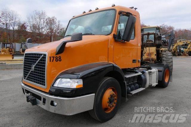 Volvo VNM42T Camiões de chassis e cabine