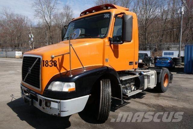 Volvo VNM42T Camiões de chassis e cabine