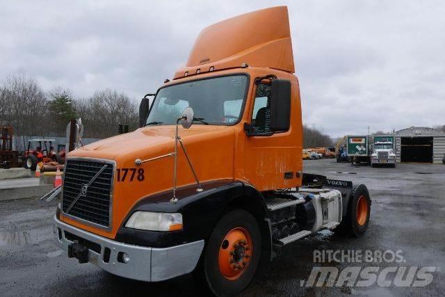 Volvo VNM42T Camiões de chassis e cabine