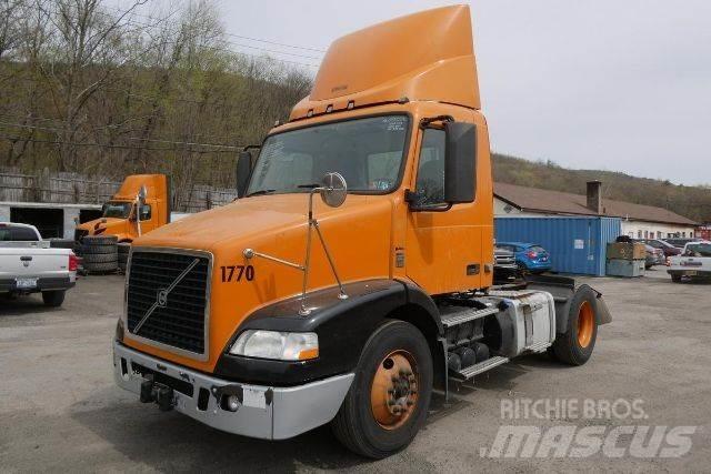 Volvo VNM42T Camiões de chassis e cabine