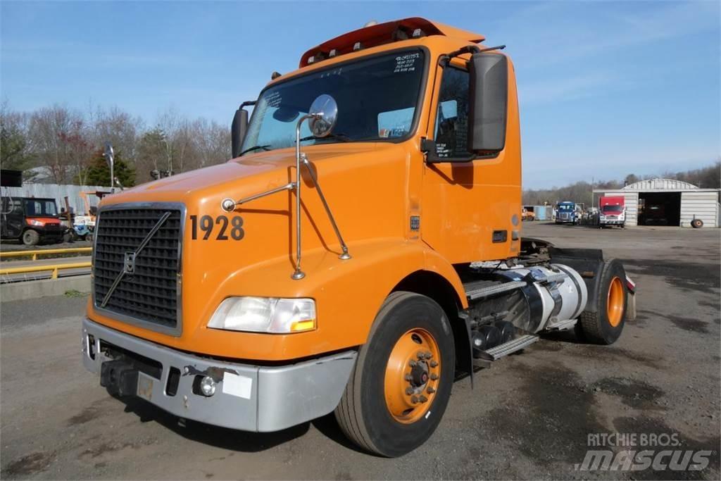 Volvo VNM42T Camiões de chassis e cabine