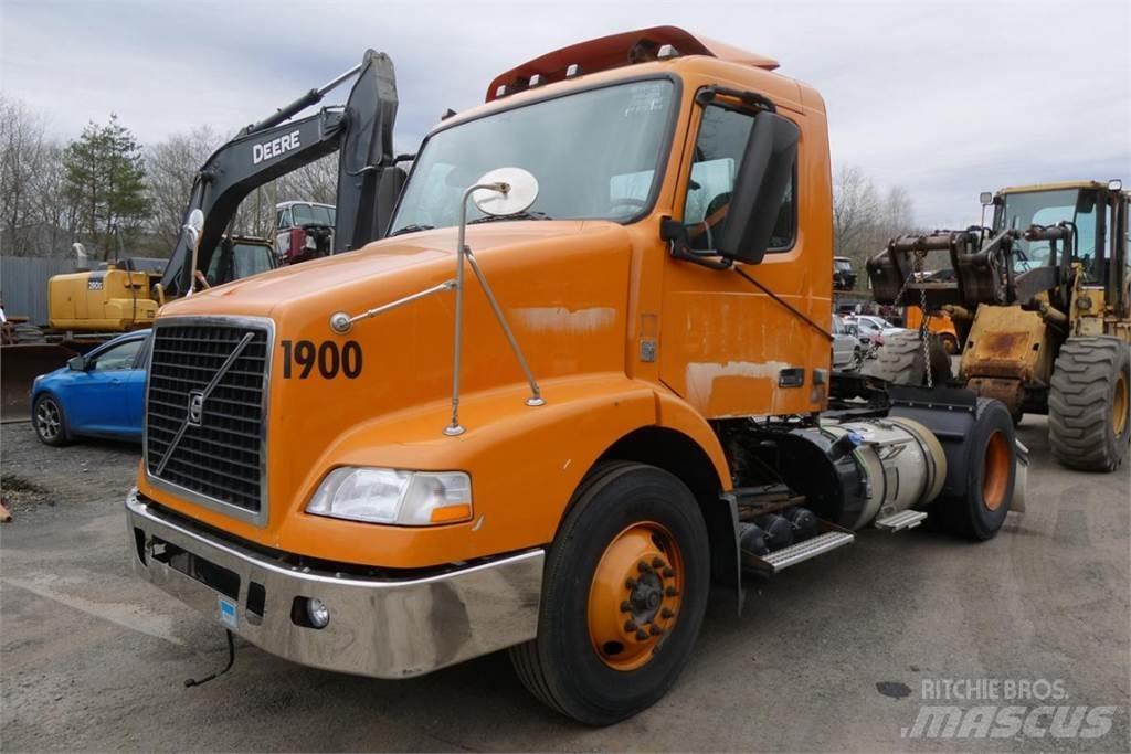 Volvo VNM42T Camiões de chassis e cabine