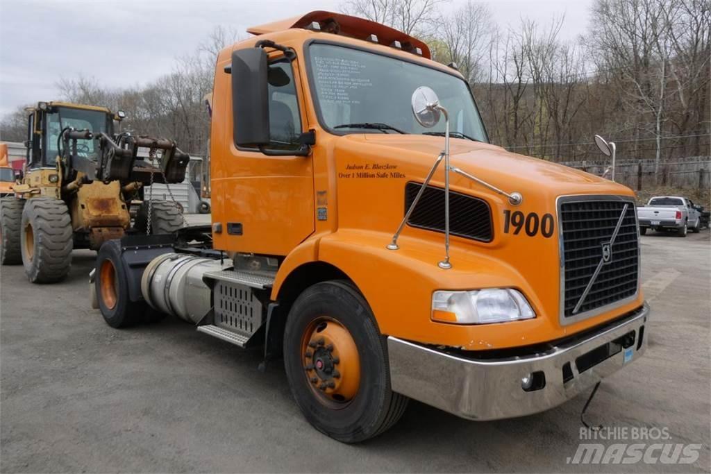 Volvo VNM42T Camiões de chassis e cabine