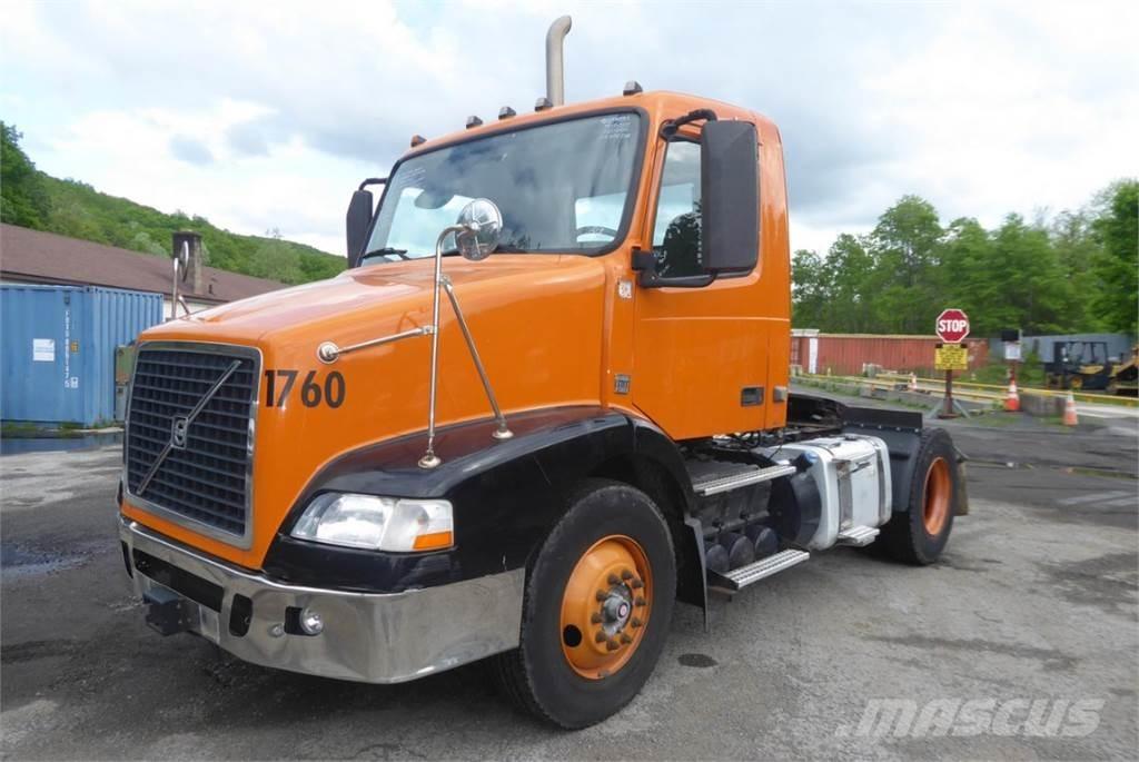 Volvo VNM42T Camiões de chassis e cabine