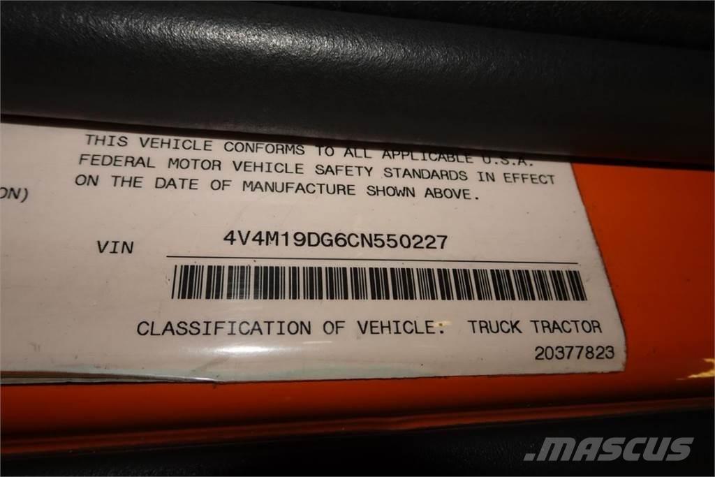 Volvo VNM42T Camiões de chassis e cabine