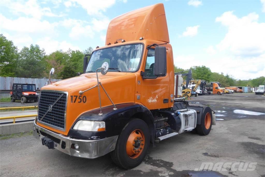 Volvo VNM42T Camiões de chassis e cabine
