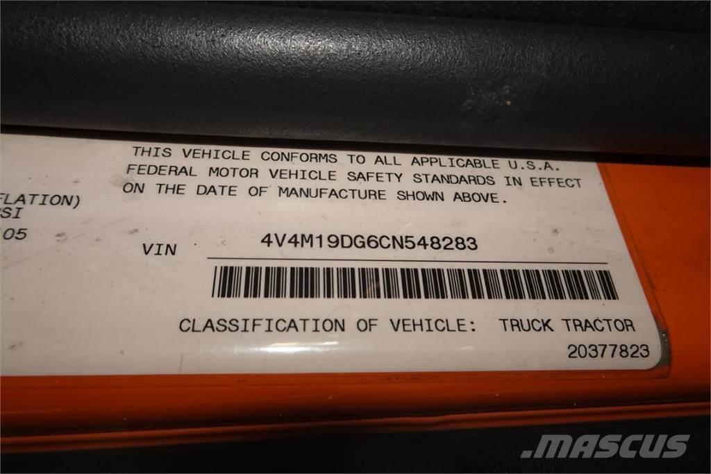 Volvo VNM42T Camiões de chassis e cabine