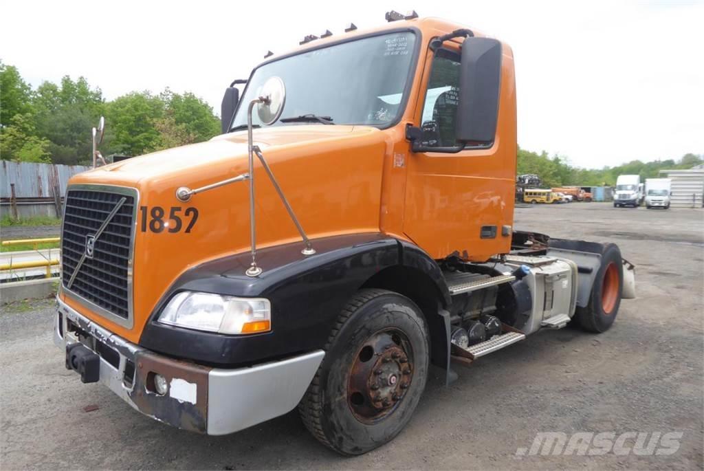 Volvo VNM42T Camiões de chassis e cabine