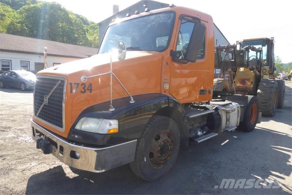 Volvo VNM42T Camiões de chassis e cabine